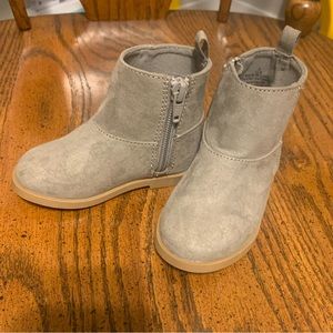 NWOT Gray suede Old Navy toddler ankle boots size 5